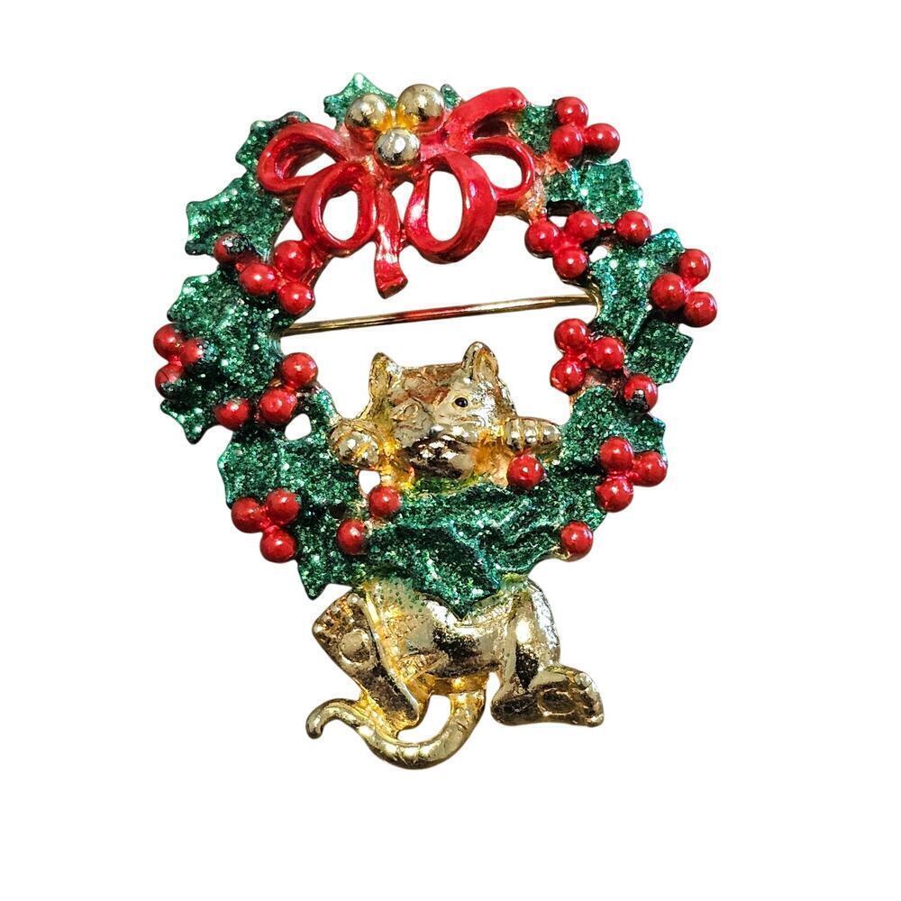 Vintage Christmas Cat Brooch Gold Tone Cat Pin Wreath Holiday Party Kitty Kitten